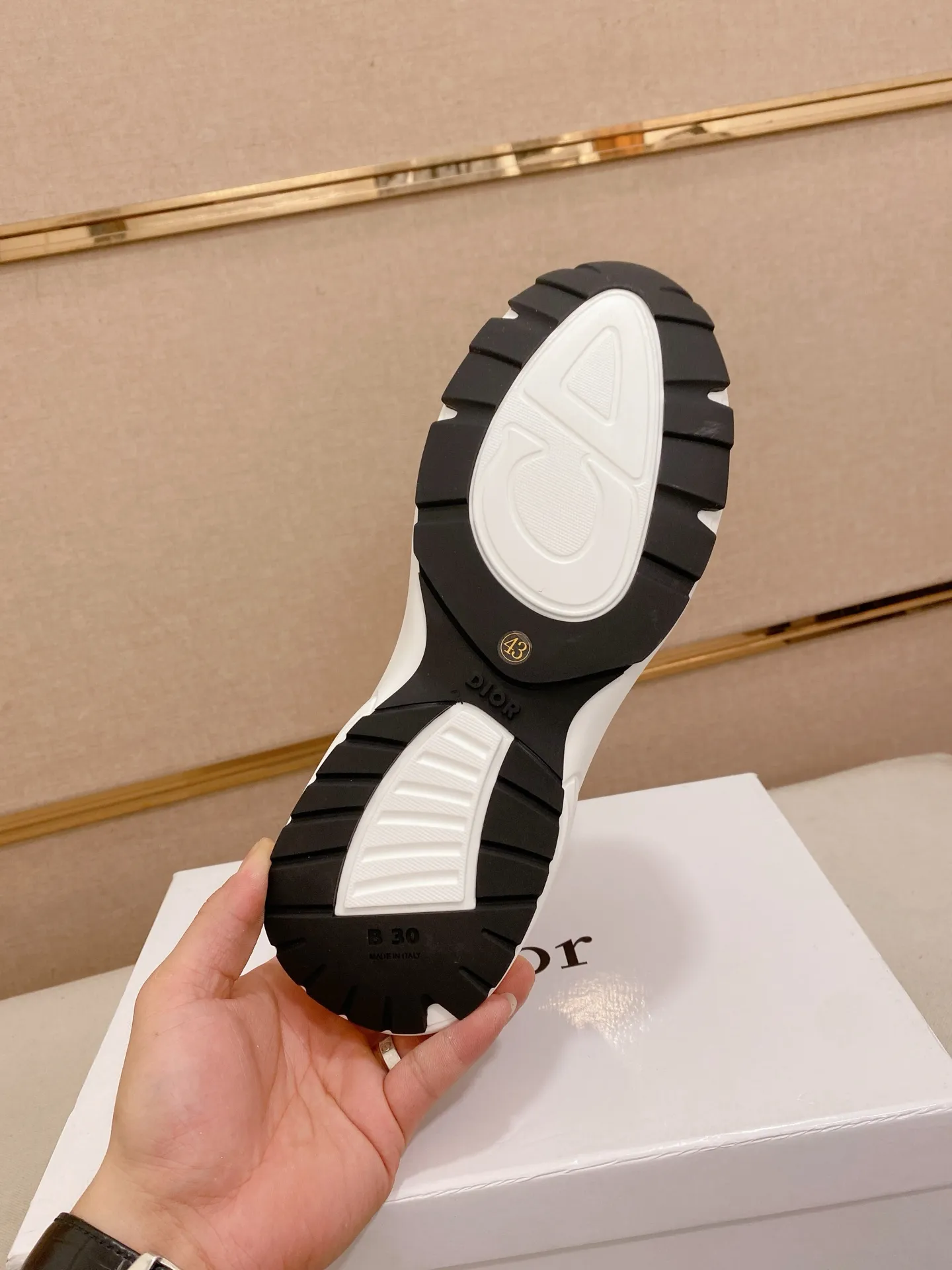 Men's shoes💰: 462💰 [Dior·Dior] New casual sports style men's shoes, new spring and summer design, perfect workmanship, lace-up style to create wardrobe quality, upper: imported first-layer cowhide, sheepskin lining is soft and comfortable, ultra-light TPU wear-resistant outsole, simple, versatile fashion men's shoes, excellent color code number 38--44. Can be customized 45 non-returnable